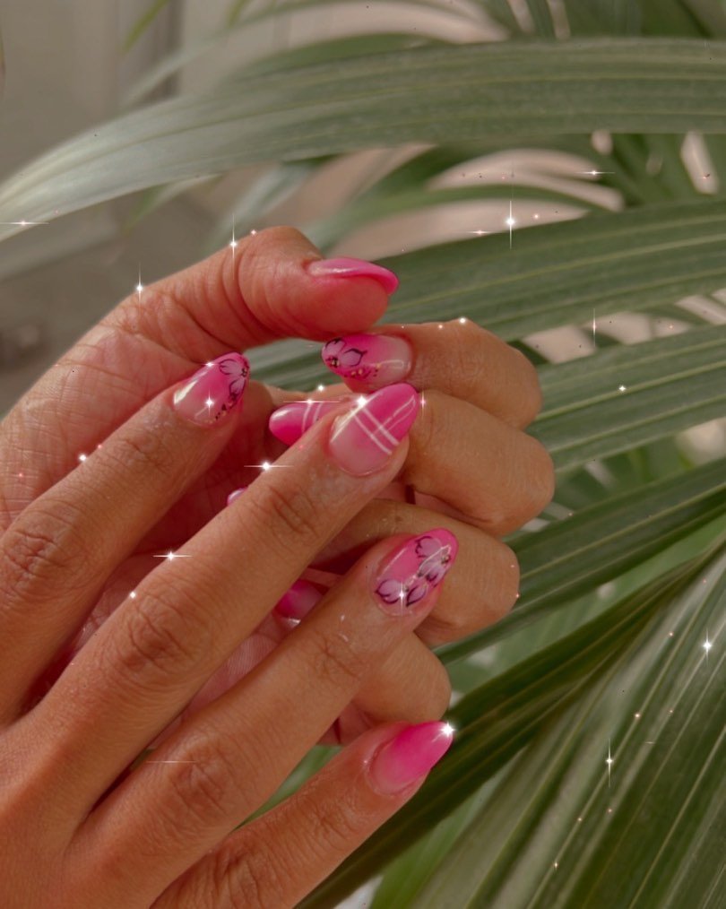 Tan finas y delicadas como la vida misma😘
manicuras acrílicas, gel de construcción y shellac. Con @amelia_ungles . Llámanos y agenda tu cita.

..
#naturalbeauty
#bellezanatural
#cuidartenuncafuetanfacil
#manicurasdegel
#manicurasacrilicas
#uñasperfectassiempre