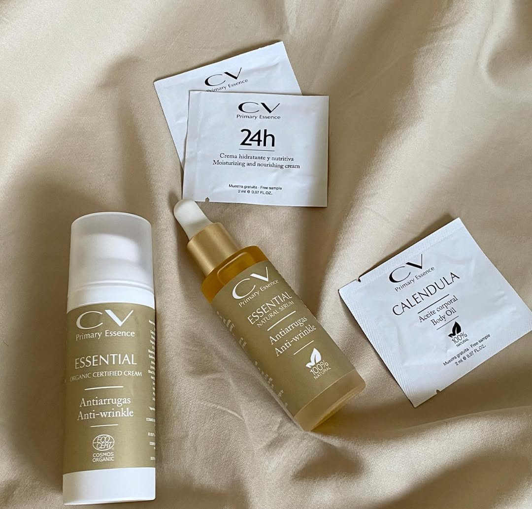 TRACTAMENT FACIAL ANTIARRUGUES ESSENTIAL (CREMA +SÈRUM).

➡️➡️ Aquests cosmètics ecològics combaten intensament els signes de l'edat i són molt efectius contra la sequedat. NO TE'LS PERDIS! Aquestes fórmules naturals segur que us encantaran. La crema ESSENTIAL és perfecta si vols una crema potent i ecològica. El sèrum aromàtic és altament regenerador i és un gran aliment per a la pell.
.

#naturalbeauty
#bellezanatural
#Cuidaturostro
#andorralover
#tuestetica
#nosencantacuidardeti
#siempremasbellas
#cosmeticanatural
#cvcosmetics