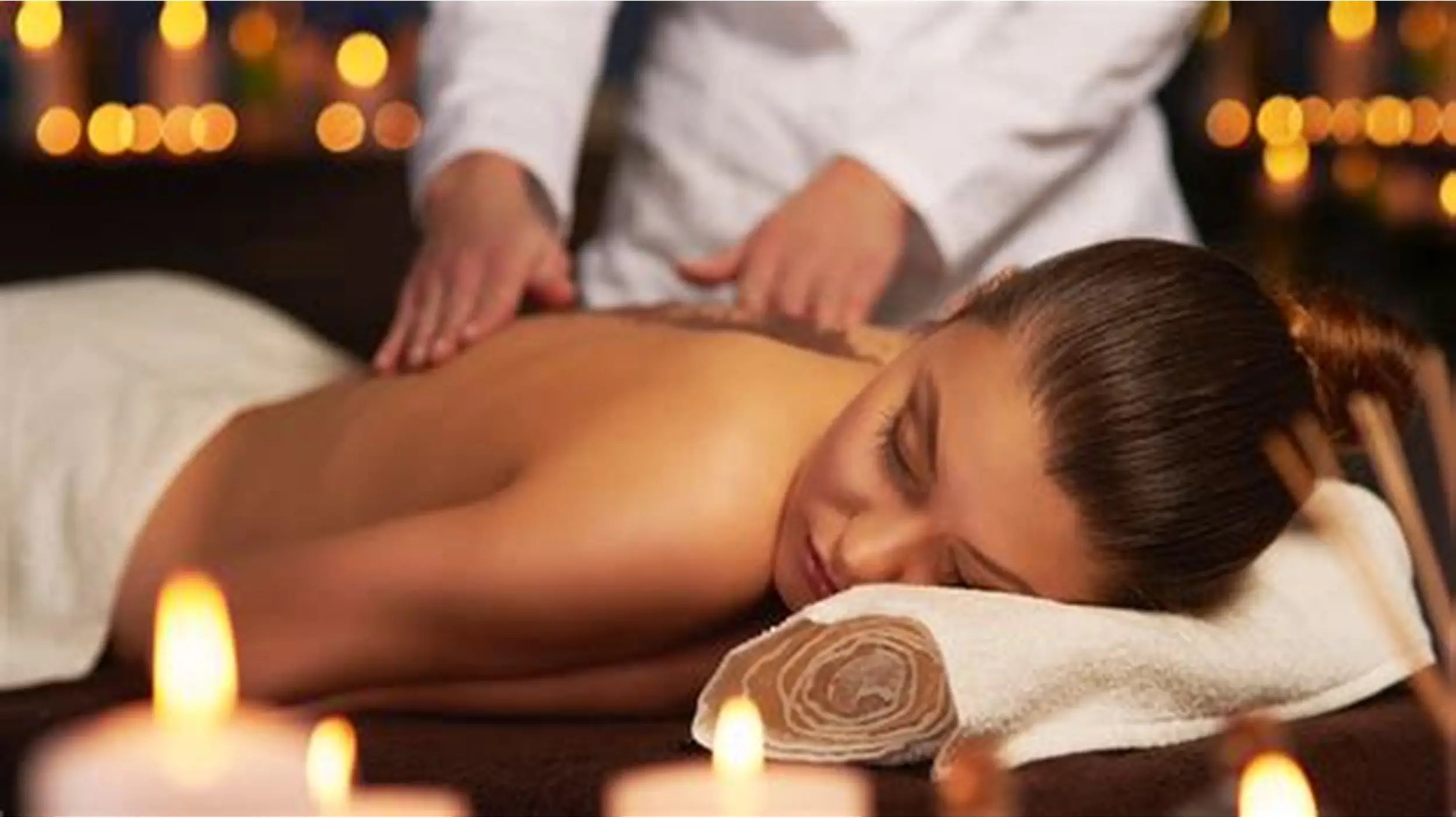 🧐 ¿Porque deberíamos usar serum vitamina c en tu rostro? 🍀 contiene un 98,75% ingredientes de origen natural Nuestro serum contiene vitamina C natural pura que te ayuda a reducir rojeces, manchas y líneas de expresión. 🍀Piel luminosa, firme, hidratada, protegida y sana contiene un aroma fresco y cítrico lo que hace que se extienda muy fácilmente y se absorba al momento. ➡️➡️ Este producto es para ti sea cual sea tu piel. Especialmente, si buscas una fórmula que ilumine la piel y con gran poder antioxidante. ⚠️Además ahora te lo puedes llevar a casa con un 💰15% de descuento. ☎️ llámanos y llévate el tuyo a casa. . . . . #naturalbeauty #bellezanatural #Cuidaturostro #andorralover #tuestetica #nosencantacuidardeti #siempremasbellas #massada #cosmeticanatural #serum #vitaminac #luminocidad #rostromasjoven