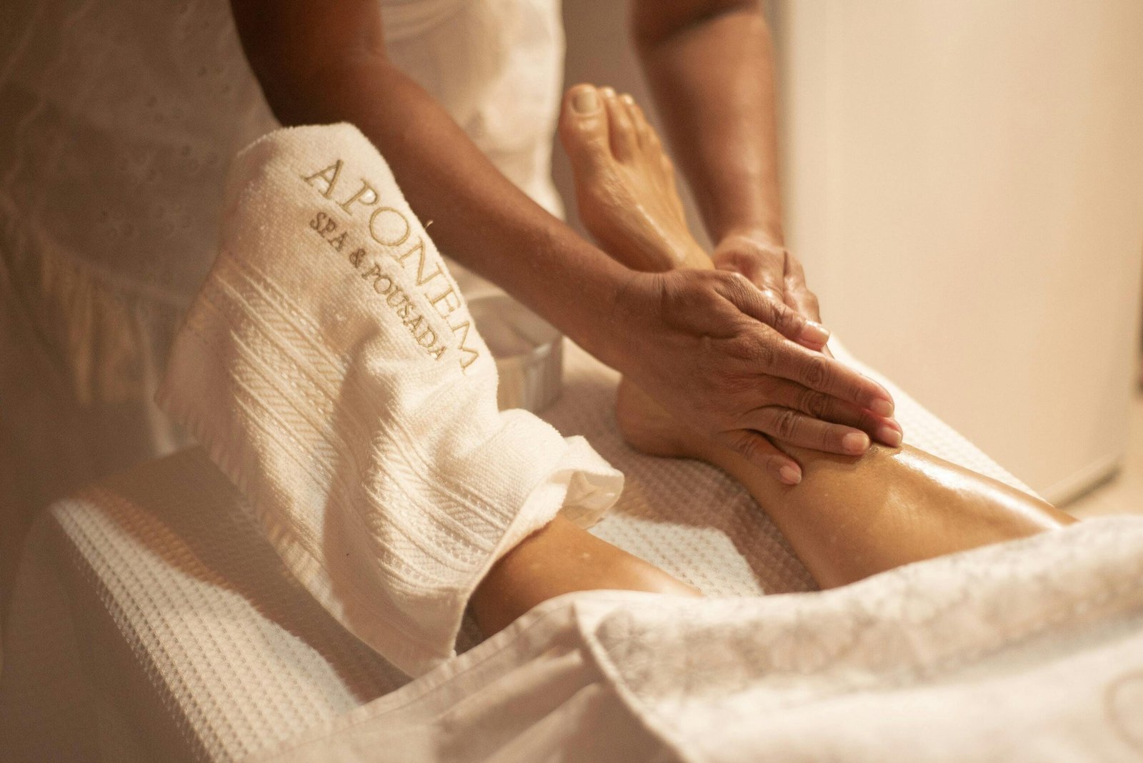 Amb una pedicura 👣 spa obtens una experiència relaxant 🧘‍♀️centrada en la cura dels peus 🦶 que es basa en la combinació de salut, estètica i relaxació. La idea és que puguis lluir 🤩uns peus bonics, però també relaxar-te mentre els cuides, mitjançant un tractament 🙌 que serveix per alliberar tensions i millorar la circulació ✨ 📍C/Dr. vilanova 9. Edifici Thaïs primera planta. Andorra la Vella (al costad de la borda pairal) .. #naturalbeauty #uñasbonitas #cuidatusuñas #andorralovers♥️ #tuestetica #tusalondebelleza #primavera #uñasdecoradas #pedicura #pedicuraspa👣
