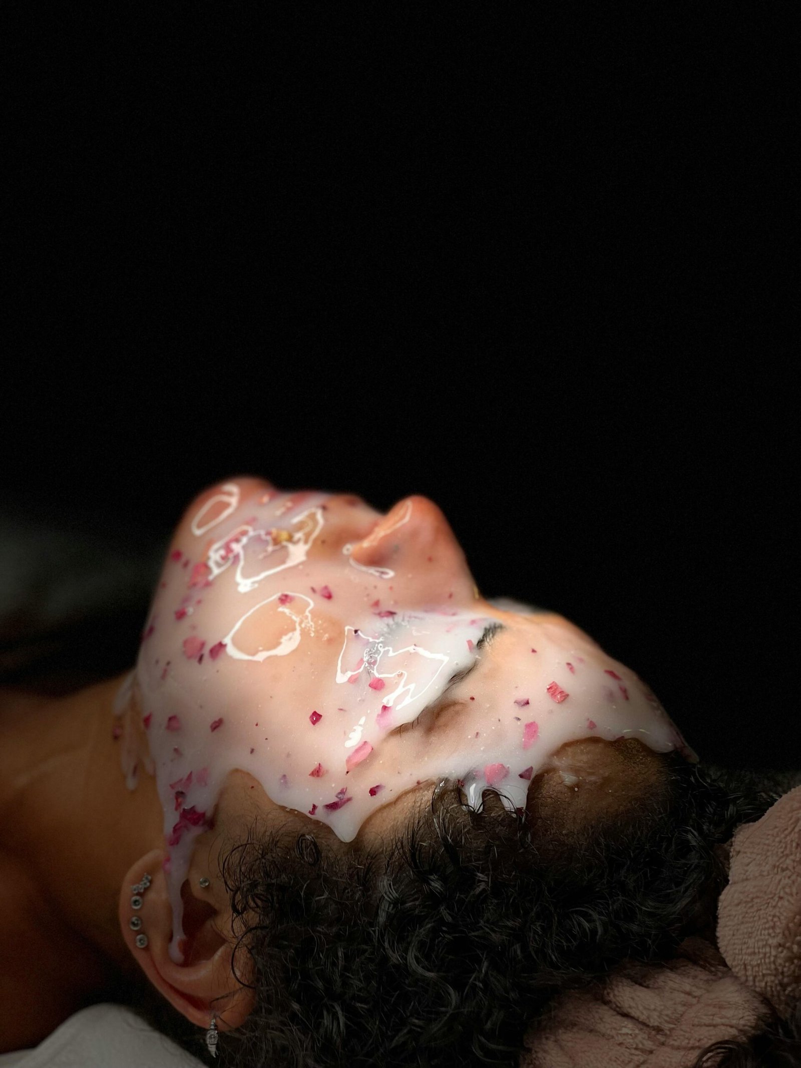 Al nostre centre recomanem el tractament facial Dermapen és un tractament estètic per corregir les imperfeccions de la pell, a més a zones localitzades ia qualsevol part del cos. ‼️ Serveix per estimular l’elastina i el col·lagen de forma natural. Per aquesta raó aconsegueix reduir taques, arrugues, cicatrius o imperfeccions. ☎️📲 demana informació i amb gust t’assessorem sobre aquest i molts altres tractaments. .. .. ☎️📲624709/ 812666 📍C/ Dr. Vilanova 9, edifici Thaïs, Andorra la Vella.(al costad de la borda pairal) .. #naturalbeauty #hollywoodpeel #hollywoodpeellaser #rejuvenecimientofacial #pieldeporcelana #andorralovers♥️ #tuestetica #dermapenfacial #dermapenestrias #tratamientosfaciales #tratamientosfacialespersonalizados #acidohialuronico #tuestetica #siemprejuntos #gracias