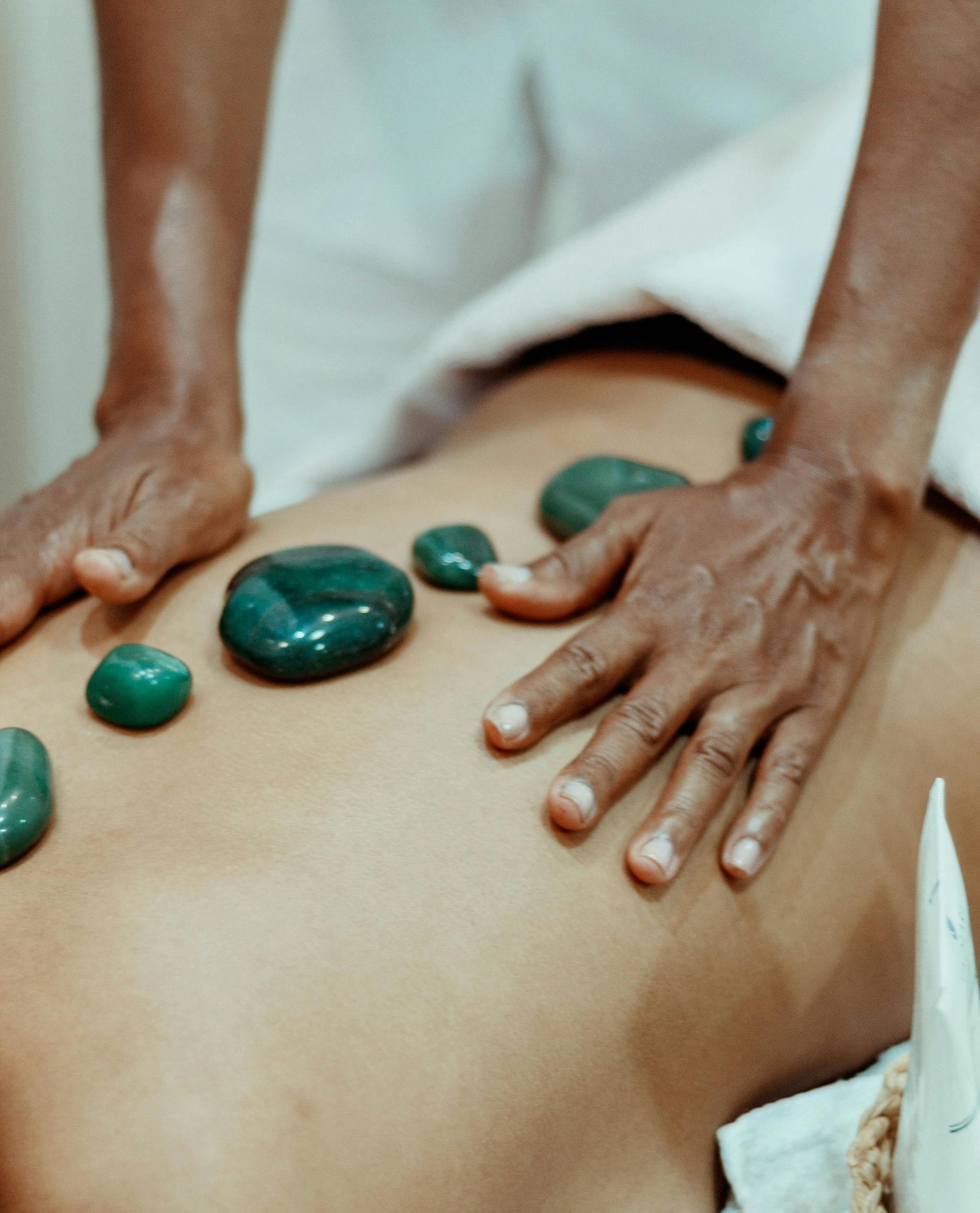 Complementar los tratamientos. ☘️ Para que el resultado sea más efectivo y consigamos eliminar la grasa localizada y a la vez tonificar y moldear nuestro cuerpo como deseamos, aconsejamos combinar algunos tratamientos estéticos sin cirugía. ☘️ Por eso hemos preparado esta promoción para ir preparando poco a poco nuestro cuerpo. #naturalbeauty #bellezanatural #Cuidaturostro #andorralover #tuestetica #nosencantacuidardeti #siempremasbellas #radiofrecuenciacorporal #msculpt #radiofrecuencia