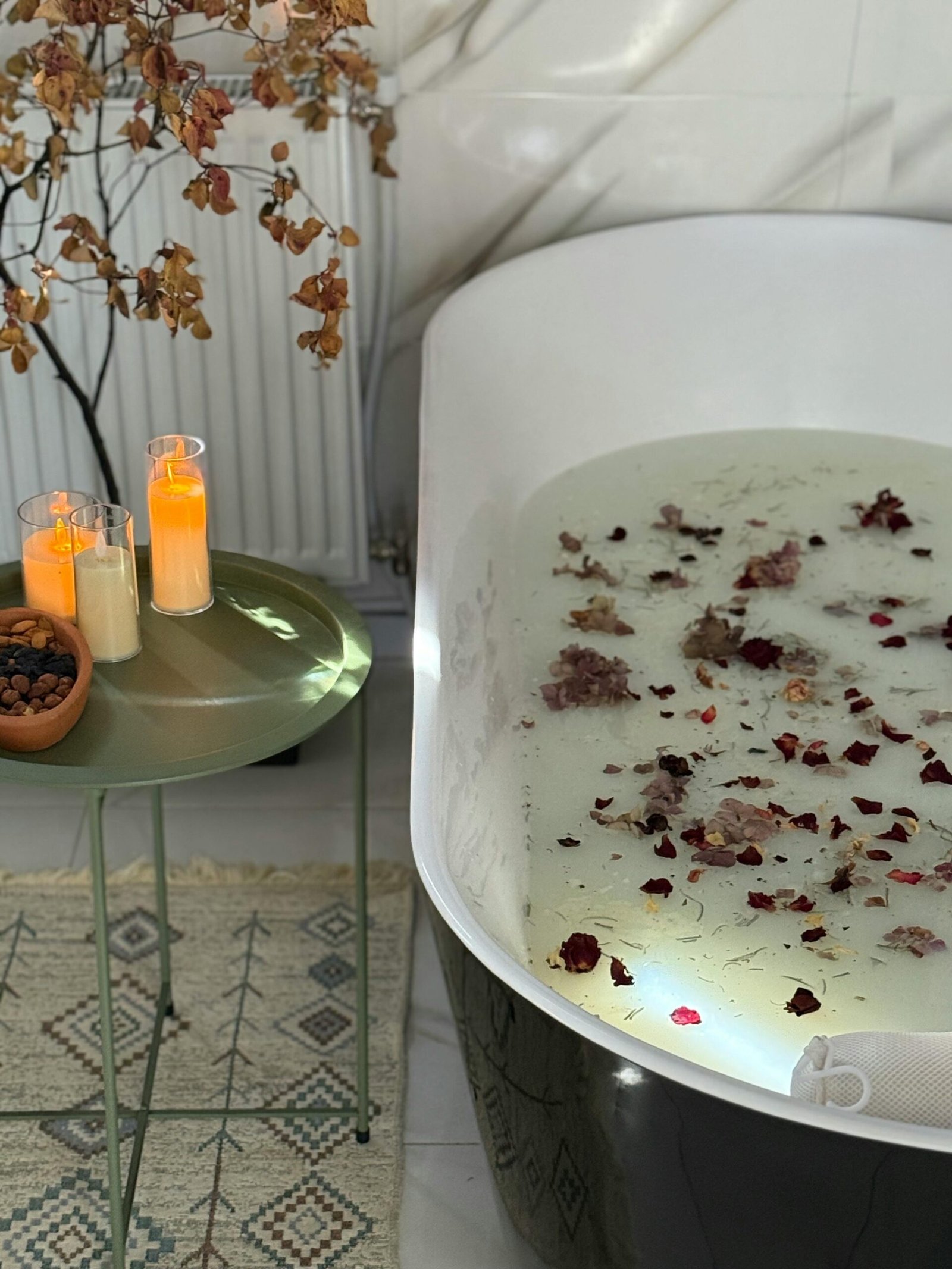 Exfoliar la piel del cuerpo regularmente incrementa la producción de colágeno, lo que a largo plazo se traduce en una piel más firme y más jugosa. Elimina las células muertas de la epidermis corporal, lo que aumenta la regeneración celular. #naturalbeauty #bellezanatural #Cuidaturostro #andorralover #tuestetica #nosencantacuidardeti #siempremasbellas #exfolintecorporal #exfoliatupiel #pielmasjoven