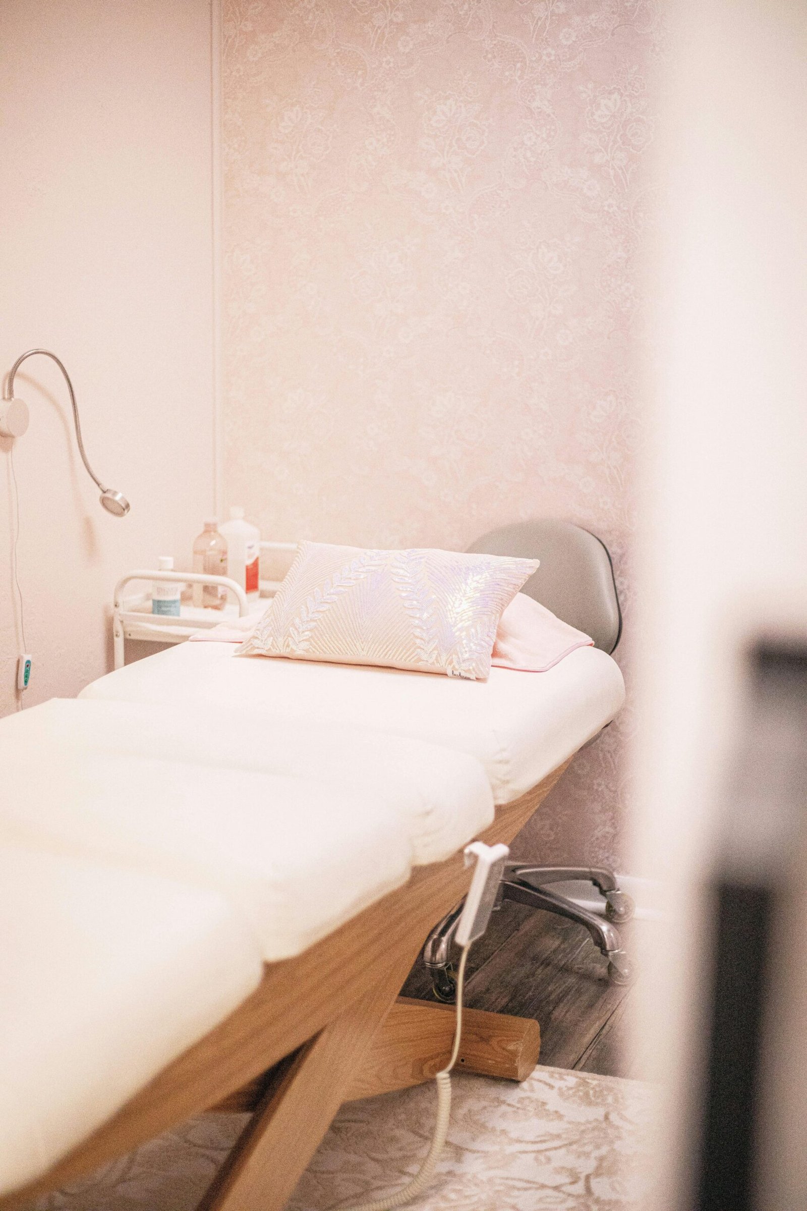 Quin és el teu tipus de cel·lulitis? Sabem que la cel·lulitis és una cosa que et preocupa i que t’agradaria reduir o controlar. Per això, no et perdis aquest vídeo en què t’expliquem els diferents tipus de cel·lulitis més comuns i quins tractaments s’han de seguir en cada cas. Si vols rebre assessorament i tractament per a la teva cel·lulitis, no dubtis a demanar cita per visitar el nostre centre 👇🏻 📲📞crida’ns i de la mà de la nostres estistes t’assessorarem. 🫵 t’esperem. .. 📲☎️624609/812666 📍C/Dr. vilanova 9, edifici Thaïs. Baixos. ( al costat de la borda pairal) #tratamientofacial #tratamientocapilar #tratamientocorporal #celulitis #tiposdecelulitis #naturalbeauty