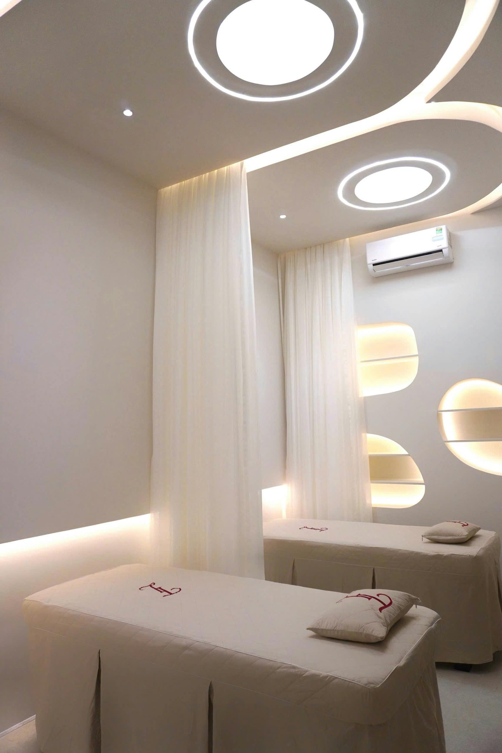 Beneficios de EMSCULPT 1️⃣ Elimina grasa sin dolor ni agotamiento. 2️⃣ Reafirma y levanta glúteos en poco tiempo. ➡️➡️ Deshazte de la grasa abdominal sin riesgos. 3️⃣ Tonifica tu cuerpo en menor tiempo. Tratamiento corporal certificado y no invasivo. 📲☎️ consulta nuestros precios y promociones llamando al 869126/ 624709 #naturalbeauty #bellezanatural #Cuidaturostro #andorralover #tuestetica #nosencantacuidardeti #siempremasbellas #remodelacioncorporal #tonificatucuerpo #msculpt