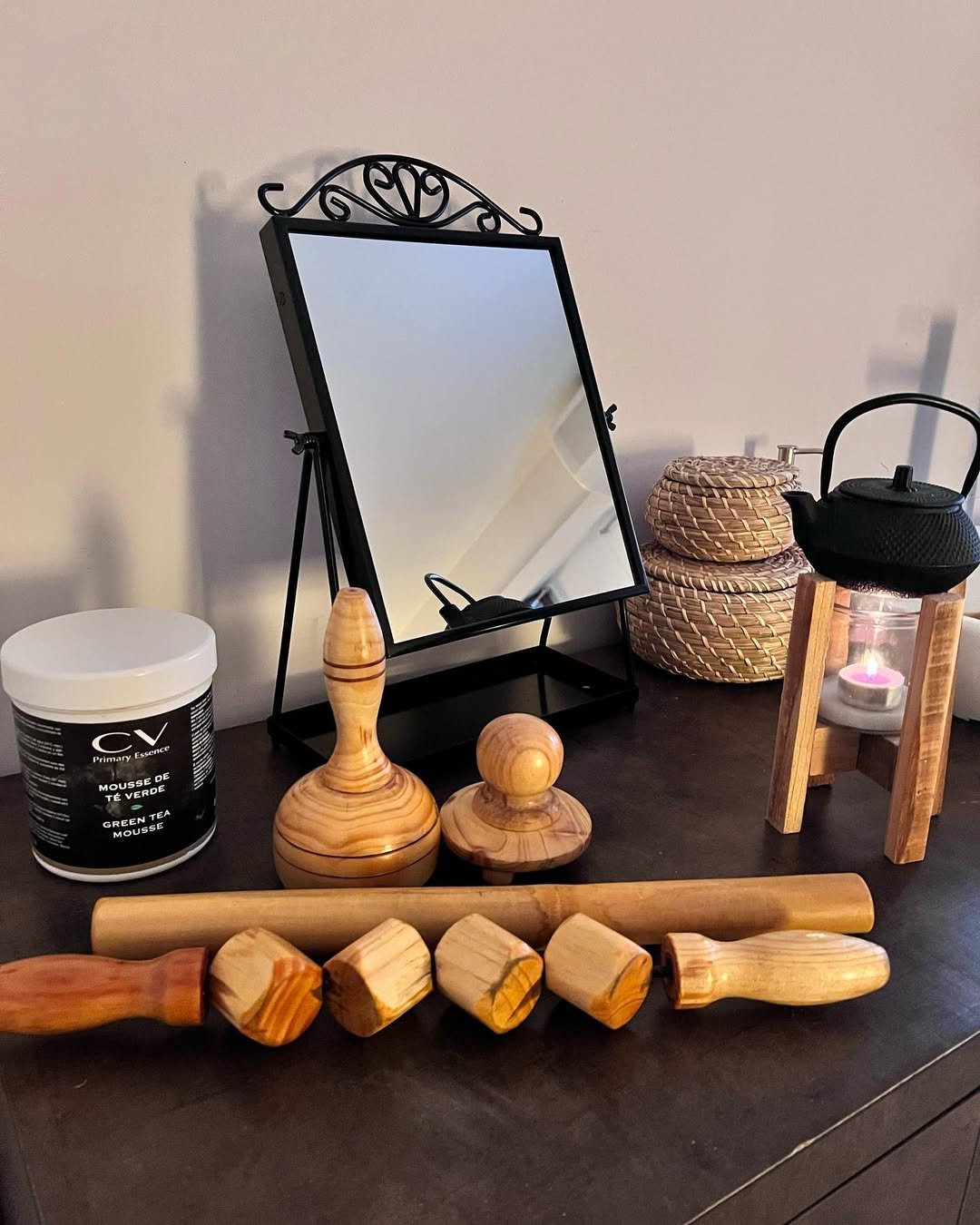 Quan és possible veure els efectes de la Fusta teràpia corporal? ☘️Aquesta tècnica és molt efectiva i els seus efectes es podran veure al llarg de les sessions. Ara sí, per poder aconseguir els millors resultats cal una constància 📆en el tractament. En natural 🌱 beauty, la sessió de maderoteràpia té una durada de 45 minuts i tenim la possibilitat de contractar una sessió o un bo de 5 o 10 sessions més dues de 🎁 ⏩⏩ Els efectes d'aquesta teràpia es van notant aproximadament des de la tercera o quarta sessió, però se sol recomanar un tractament entre 5-10 sessions, tot i que això dependrà de les característiques de cada pacient. 🧐 Si tens dubtes sobre aquesta teràpia manual o vols començar amb la teva primera sessió de 🪵fustaterapia, no dubtis en contactar amb nosaltres 📲☎️624709/812666 #naturalbeauty #bellezanatural #Cuidaturostro #andorralover #tuestetica #nosencantacuidardeti #siempremasbellas #loquetunecesitas #maderoterapiacorporal #maderoterapiareductiva #Masajereductivos