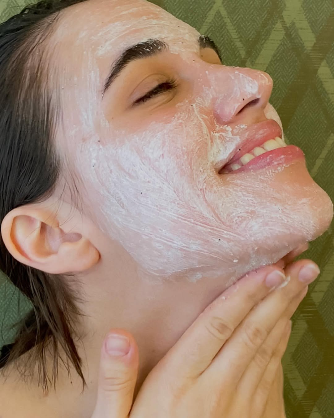 CREMA PURITY ☘️ Crema facial certificada ecológica por Ecocert. Su textura es muy fluida y de fácil extensión y absorción. Controla los brillos y elimina los granos. ☘️ Especialmente formulado para las pieles con tendencia mixta y grasa. ➡️➡️➡️. Beneficios ☘️ Si sientes que necesitas hidratar tu piel sin que eso potencie un exceso de grasa en tu rostro, esta es tu crema. Es muy fluida, de fácil extensión y absorción. Además, tiene un gran potencial hidratante para cuidar las pieles grasas y mixtas sin cargarlas de grasa. Los molestos granitos que aparecen en las pieles con tendencia acneica no deben ser un impedimento para hidratarla como se merece. #naturalbeauty #bellezanatural #Cuidaturostro #andorralover #tuestetica #nosencantacuidardeti #siempremasbellas #loquetunecesitas #cosmeticanatural #cvcosmetics #cvcosmeticos #andorralovers #tuesteticaandorra