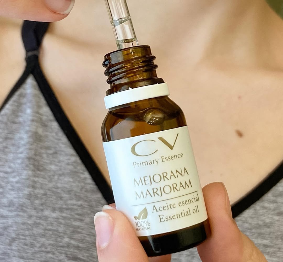 Está terminando el invierno y el frío ya nos ha dejado sus marcas, ha contribuido a la sequedad de la piel y a la acumulación de grasa y celulitis en zonas no deseadas. 🌺 Por eso, es el mejor momento para poner manos a la obra sobre nuestro cuerpo. Además de los tratamientos de rehidratación y protección solar necesarios para la época que se avecina, hoy te ofrecemos unos consejitos muy útiles y fáciles de realizar que tu piel lo agradecerá muchísimo 😊 #naturalbeauty #bellezanatural #Cuidaturostro #andorralover #tuestetica #nosencantacuidardeti #siempremasbellas #exfoliatucuerpo #primavera #cuidatupiel #empiezalobueno #cvcosmetics #cv