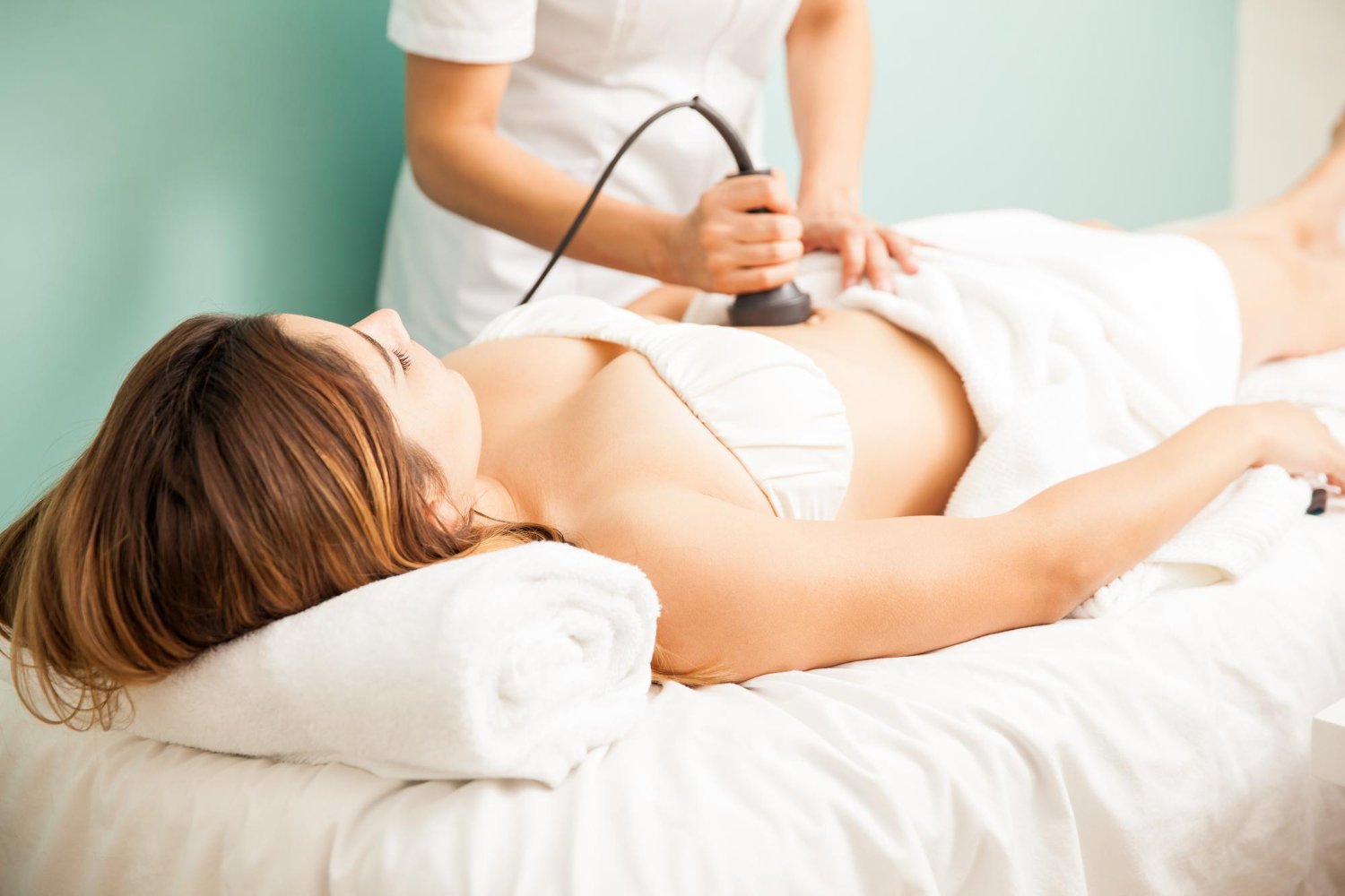 ✨ INDIBA® Corporal · Natural Beauty Miledy · Andorra ✨ Sí, l’INDIBA® corporal és un tractament de radiofreqüència altament efectiu tant per millorar la fermesa com per reduir la retenció de líquids. Si vols arribar a l’estiu sentint-te millor amb el teu cos, aquest és el moment perfecte per començar. 💧 Retenció de líquids Activa la circulació sanguínia i limfàtica, afavorint el drenatge natural del cos, reduint inflamació i eliminant toxines. 💎 Fermesa de la pell Incrementa la temperatura interna dels teixits, estimulant la producció de col·lagen i elastina, millorant la flaccidesa i aportant un efecte tensor visible. A Natural Beauty Miledy, cada sessió es personalitza segons les teves necessitats perquè el tractament sigui realment efectiu i segur. ✨ Comença avui el teu canvi ✨ Un abdomen més ferm no s’aconsegueix d’un dia per l’altre… però sí pas a pas. Inicia ara el teu tractament amb INDIBA® corporal i arriba a l’estiu sentint-te millor amb tu mateixa. 📍 T’ajudem a personalitzar el teu tractament Si estàs pensant a provar INDIBA®, indica’m: Zona del cos a tractar (abdomen, cames, braços…) Objectiu principal (remodelació, cel·lulitis, recuperació…) T’explicaré com s’adapta a les teves necessitats i et guiaré perquè triïs el millor centre d’estètica. 📞 Contacte Natural Beauty Miledy Adreça: Carrer Dr. Vilanova, 9, 1a, AD500 Andorra la Vella Telèfon: +376 624 709 Hashtags #andorralovers♥️ #indibalovers♥️ #indibaandorra #tratamientocorporal #andorra